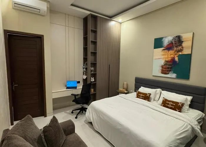 Suli Toyaning, Ungasan Villa *
