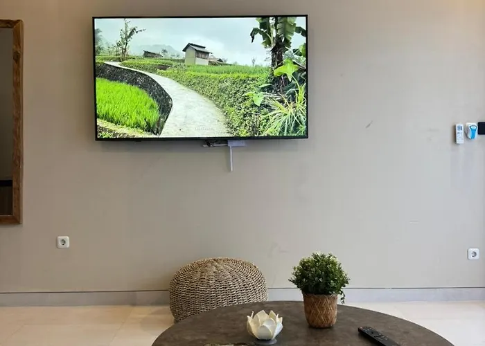 Suli Toyaning, Ungasan Villa Uluwatu
