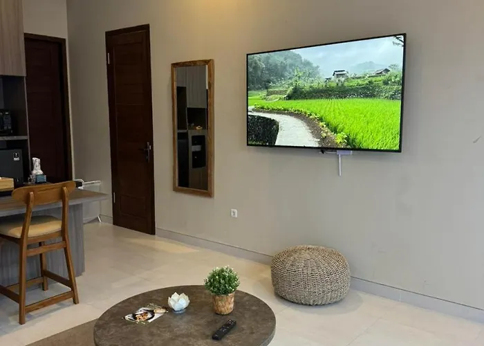 Suli Toyaning, Ungasan Villa