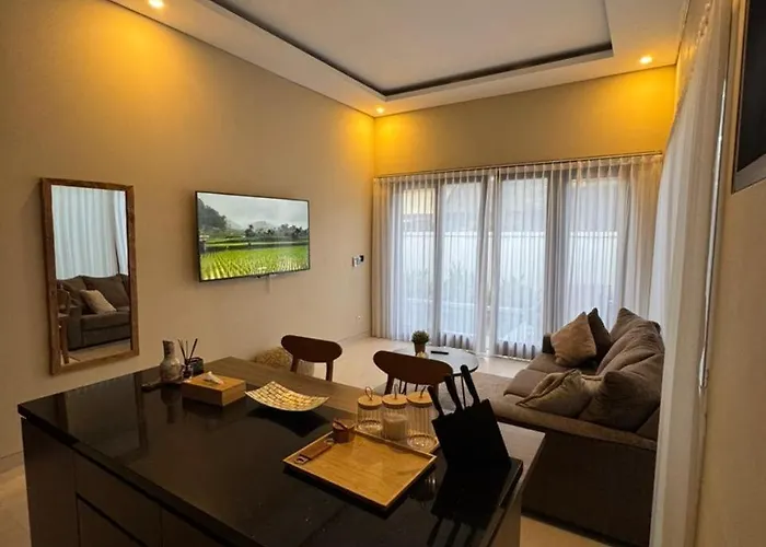 Suli Toyaning, Ungasan Villa *