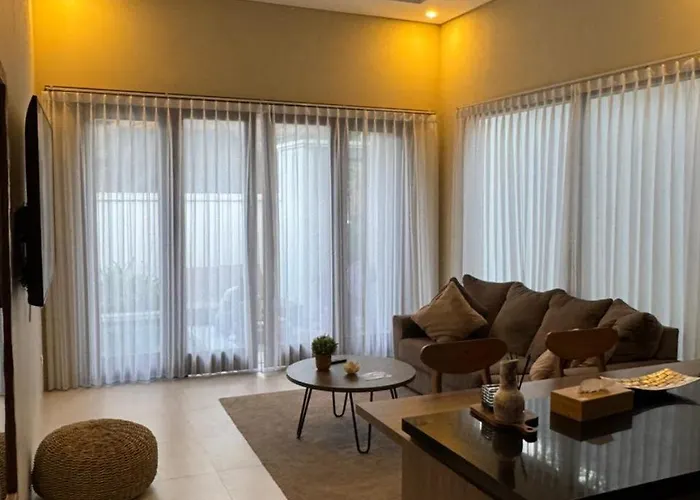 Suli Toyaning, Ungasan Villa Uluwatu