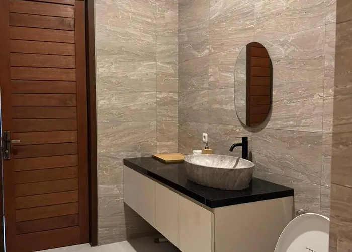 Suli Toyaning, Ungasan Villa *