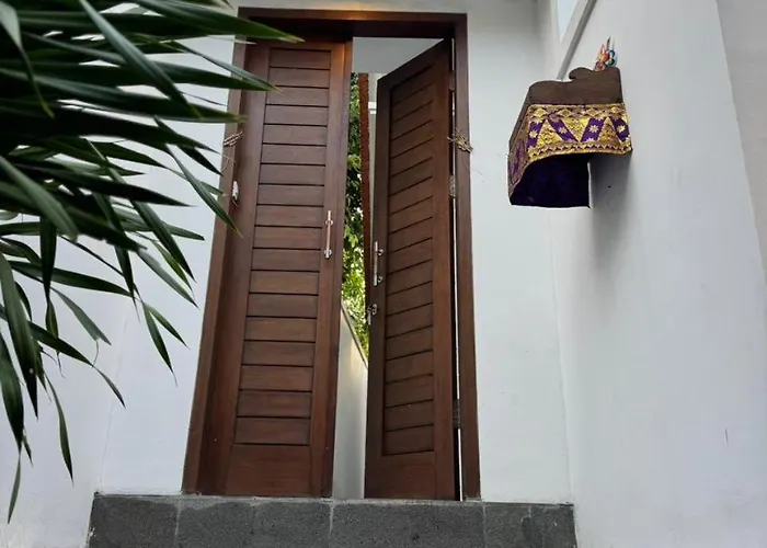 Suli Toyaning, Ungasan Villa *